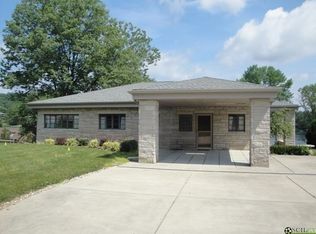 9484 Raintree Dr S, Columbus, IN 47201