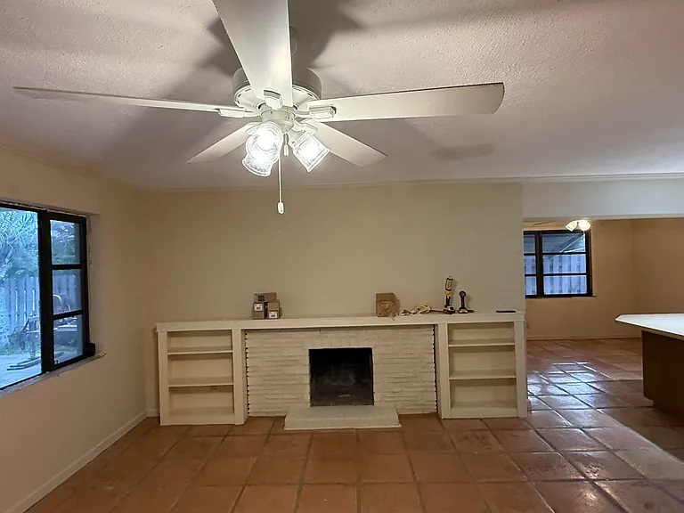 817 Elm Rd — Photo 8