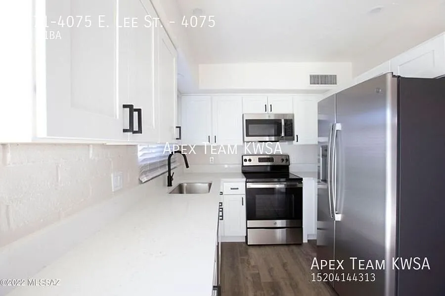 $1095- Nicely Updated 2 Bed | 1 Bath Unit in Mid-Town! — Photo 4