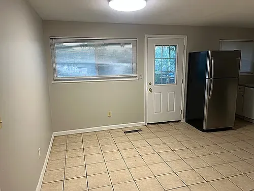 3 bed, 1080 sqft, $1,600 — Photo 4