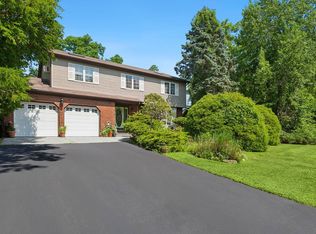 9 Marydale Ln, Brookhaven, NY 11719