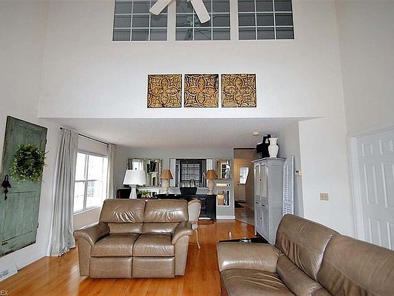 4th image of 375 Blair Cir