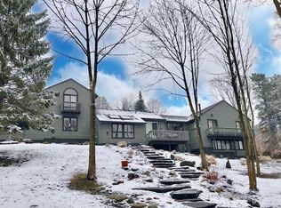 3827 Makyes Rd, Syracuse, NY 13215