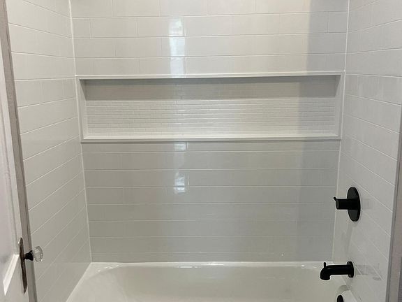 3rd image of 1607 Spratley St Floor 1