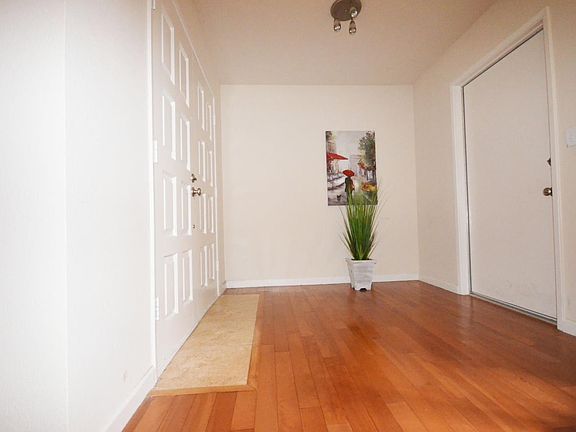 4th image of 6 Villa Ct