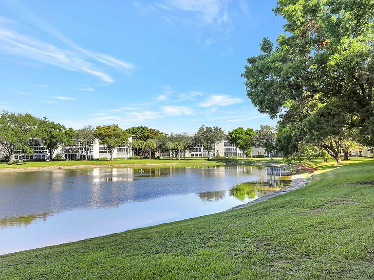 2202 Lucaya Bnd #G2 — Photo 6