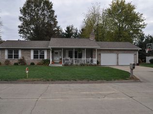 907 McCane Dr, Olney, IL 62450