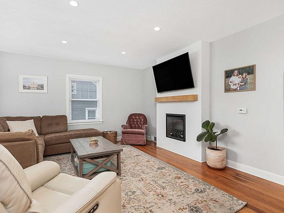 3rd image of 2614 N Howell St