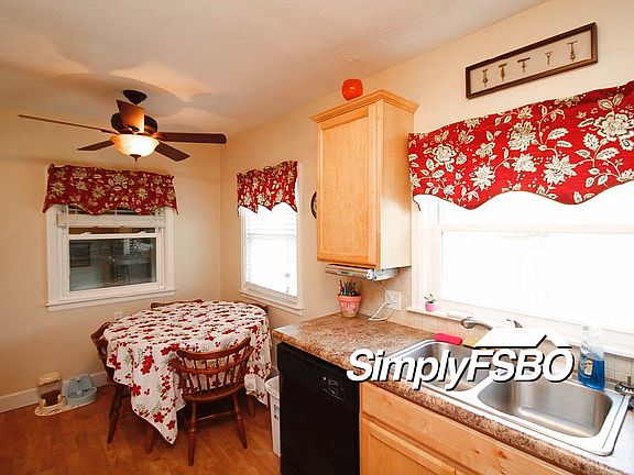 Eat in kitchen