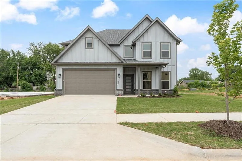 1605 S 23rd Pl