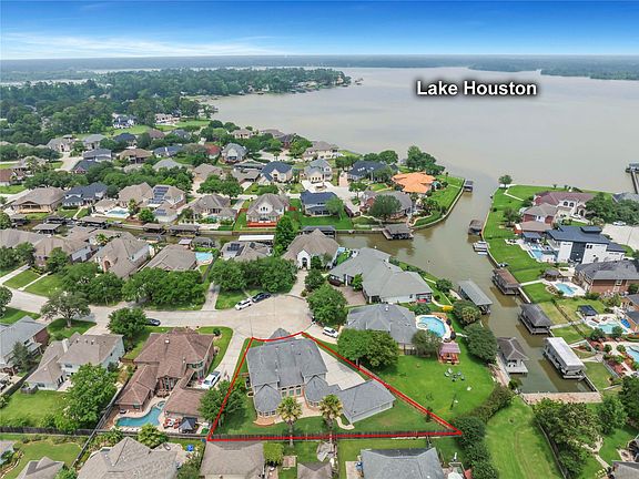 3rd image of 20507 Forest Stream Dr