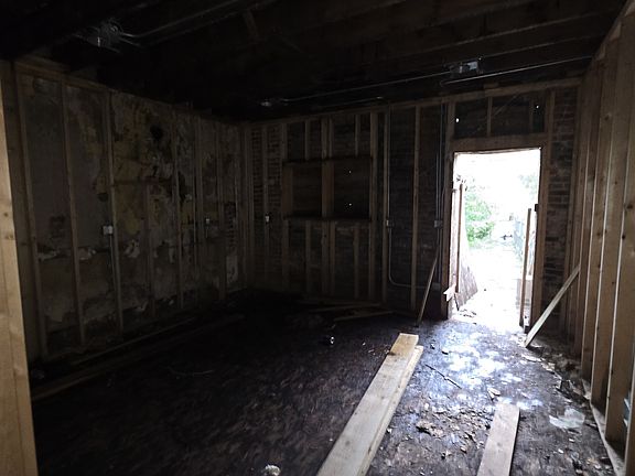 4th image of 10706 S Langley Ave