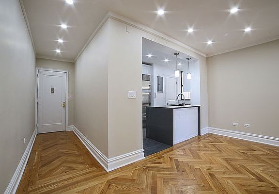 5th image of 200 W 90th St APT 14B