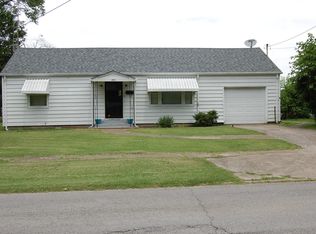 405 W Church St, Benton, IL 62812