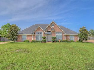5726 Lake Side Dr, Bossier City, LA 71111