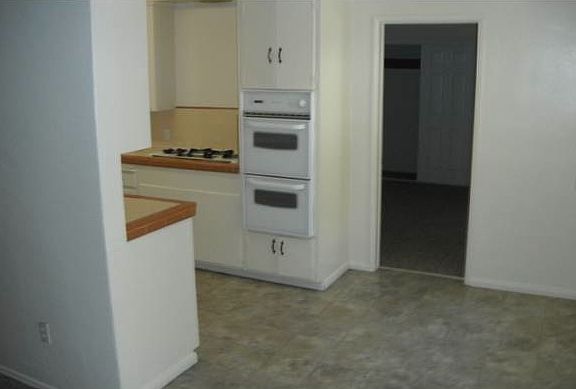 4th image of 4555 Bond St APT B