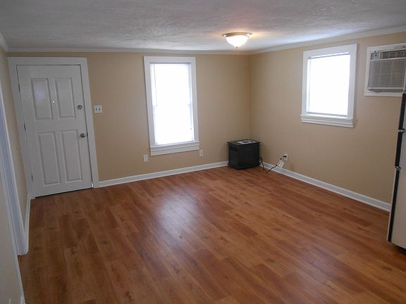 5th image of 404 E Hale St