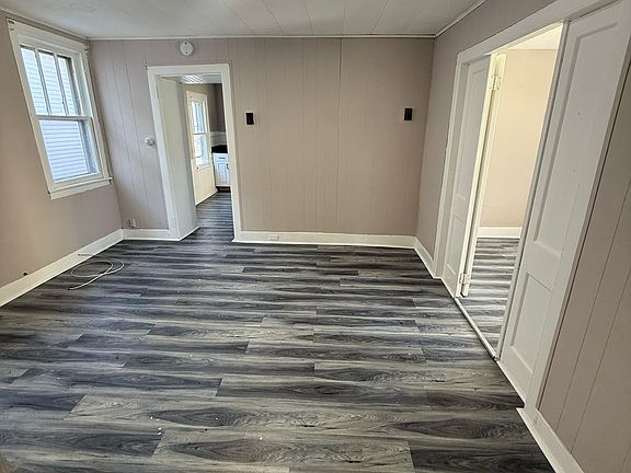 4th image of 33 2nd Ave APT 2