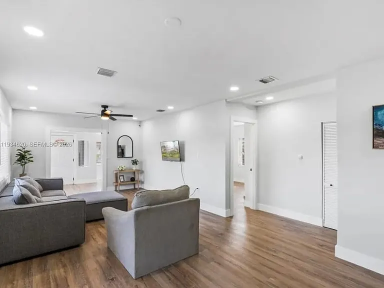 1048 NW 33rd Ave #3 — Photo 15