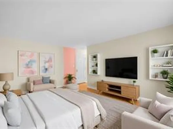 393 Avenue S image 5 of 10