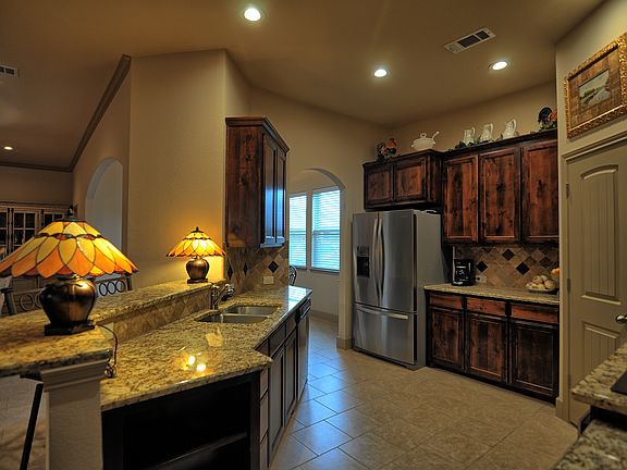 5th image of 408 Hudson Ln