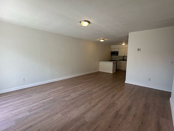 5th image of 2931 SE 52nd Ave APT D