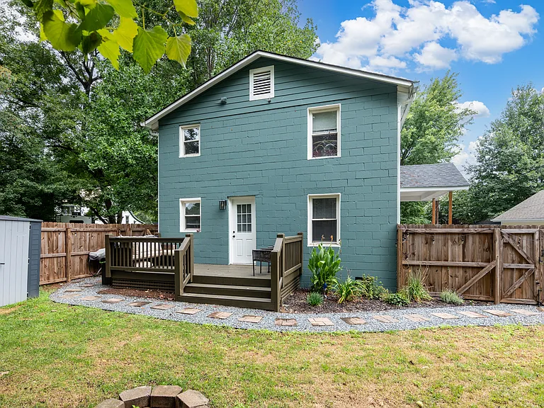 1032 Charles Ave — Photo 3