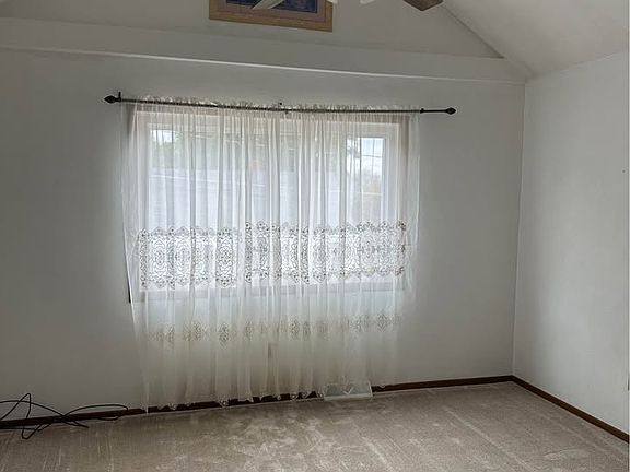 4th image of 2715 Jackson Ave #1