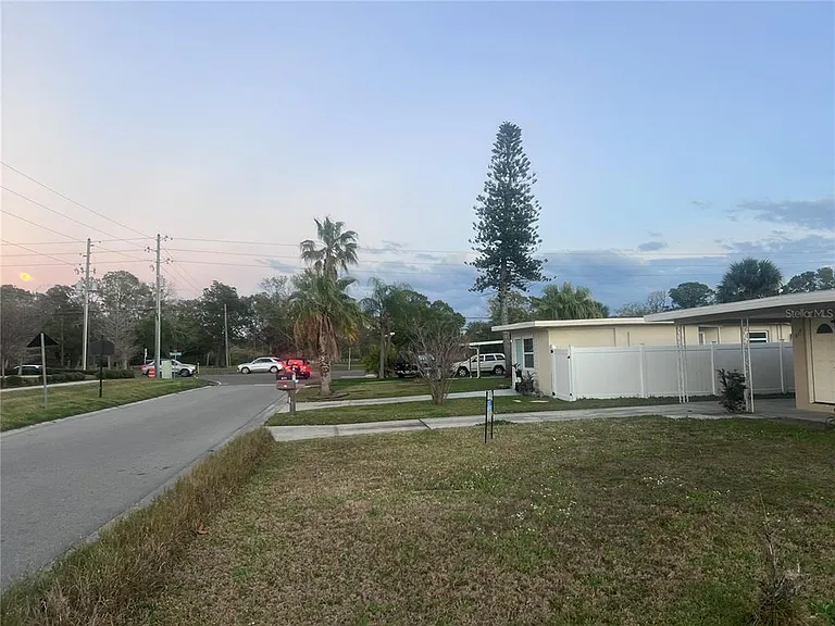 2495 Baywood Dr E — Photo 13