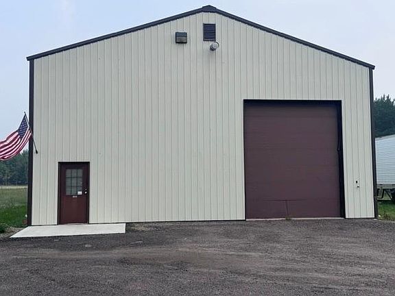 2nd image of 1055 Vlach Rd