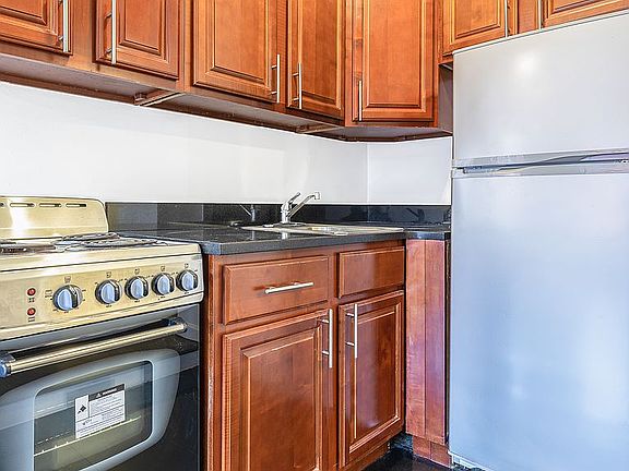 2nd image of 201 Sullivan St #32