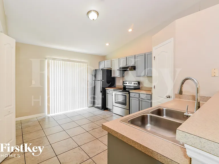 2657 Bentley Dr — Photo 6