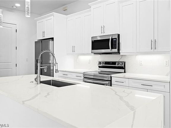 5th image of 512 E Juanita Pl