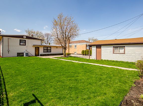 5th image of 7717 Mason Ave