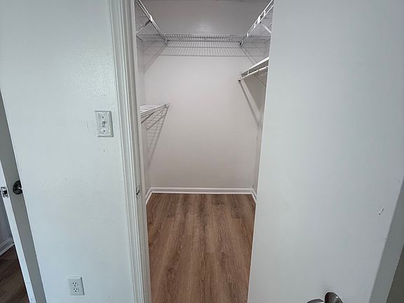 4th image of 3916 Buchanan Dr