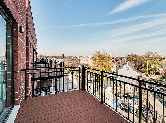 4th image of 3505 N Elston Ave #4