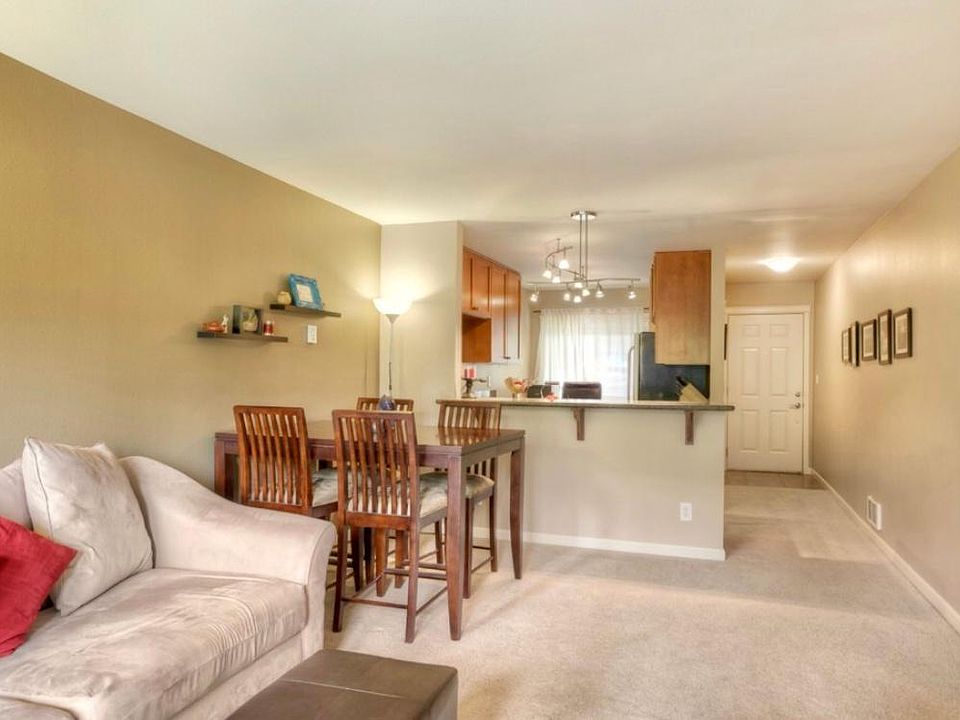 1st image of 130 105th Ave SE #11X