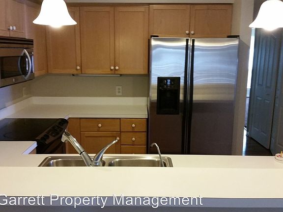 3rd image of 917 Woodcreek Dr