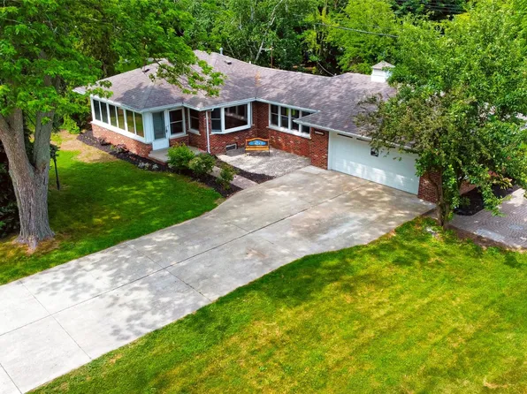4408 S Lake Dr, Newport, MI 48166