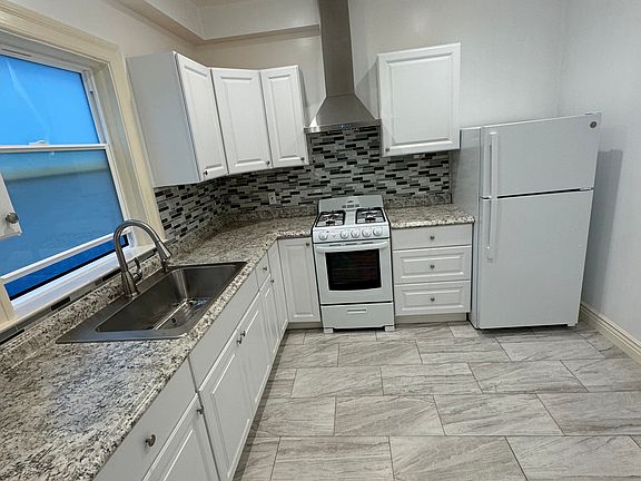 4th image of 1595 Clay St #3
