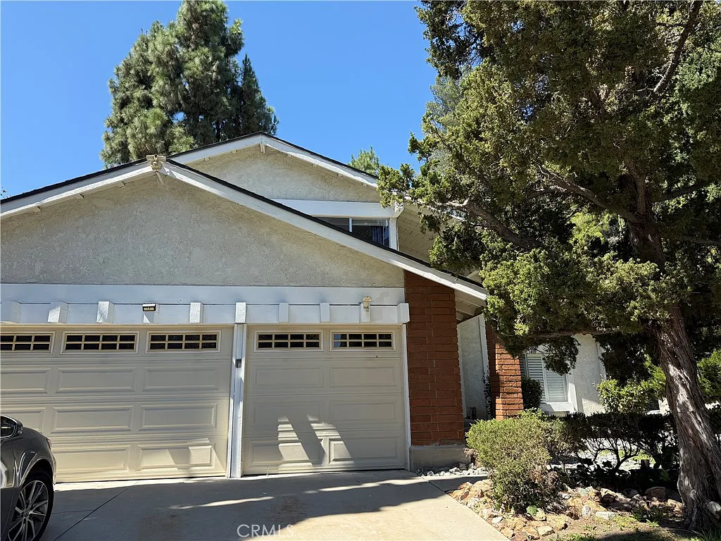 4 bed, 2077 sqft, $3,995 — Photo 2