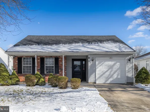 6 Fernwood Ct, Columbus, NJ 08022