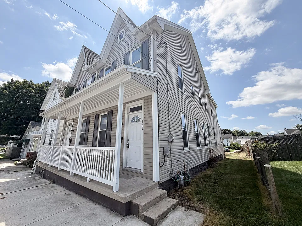 226 High St #1