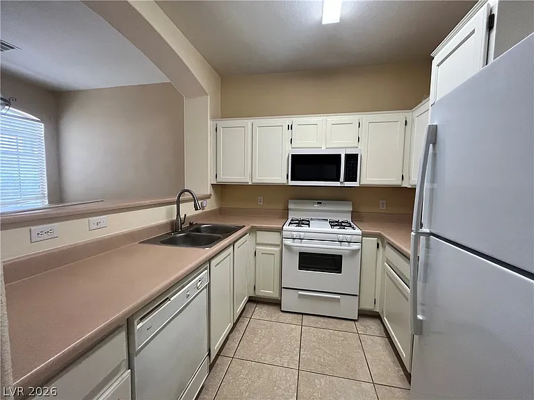 913 Nevada Sky St — Photo 13