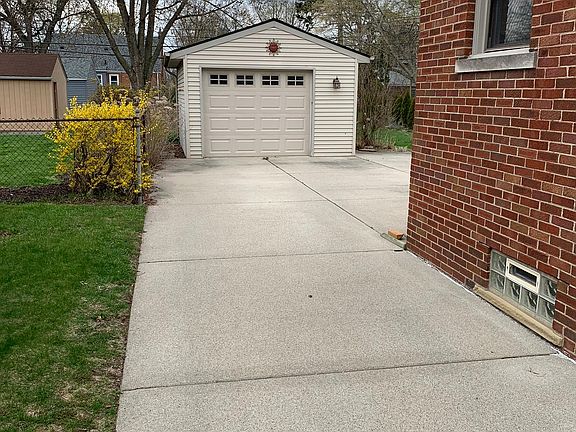 2nd image of 2105 N Wilson Ave