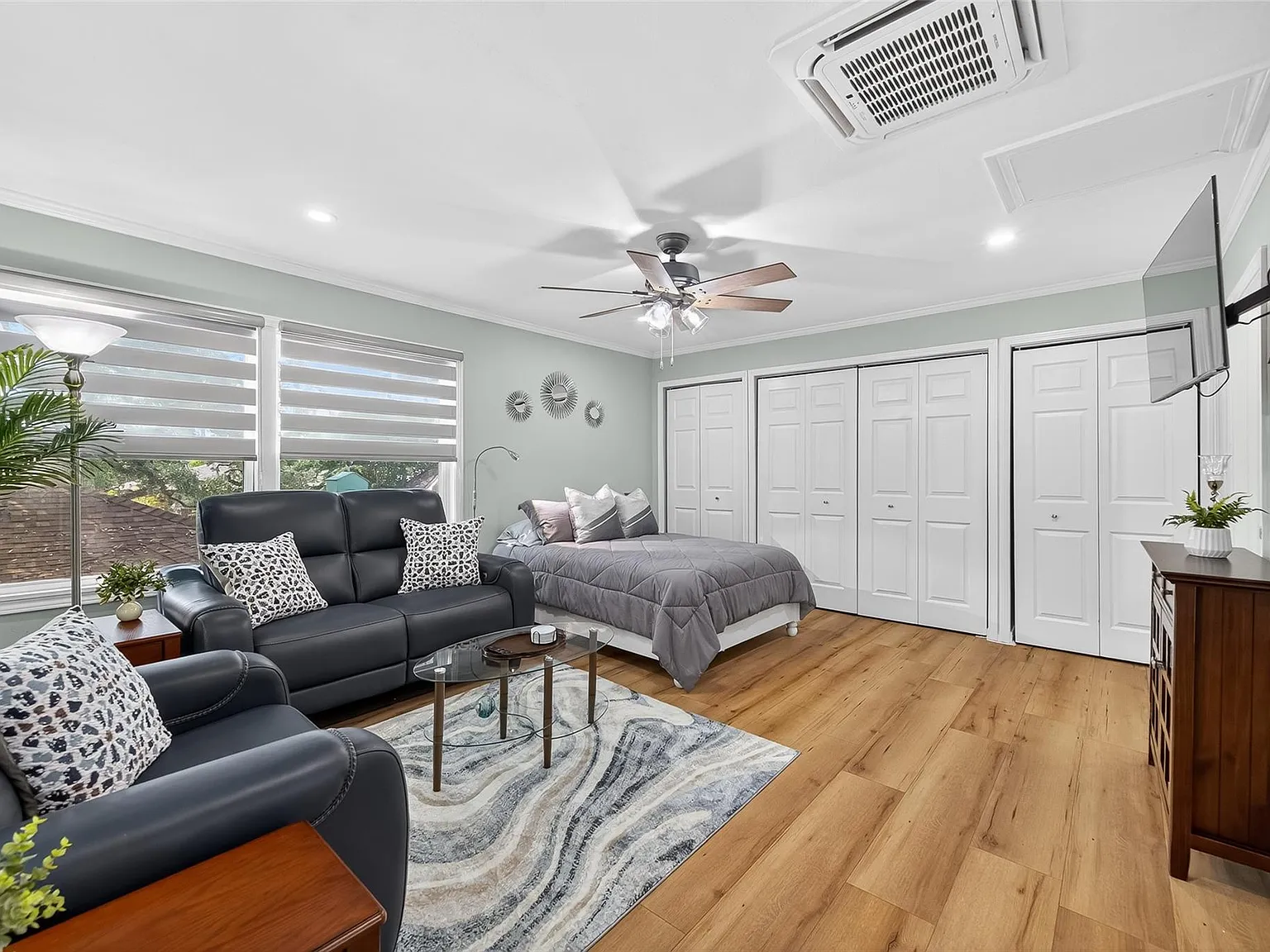 1 bed, 1.0 bath, 400 sqft, $1,500 — Photo 1
