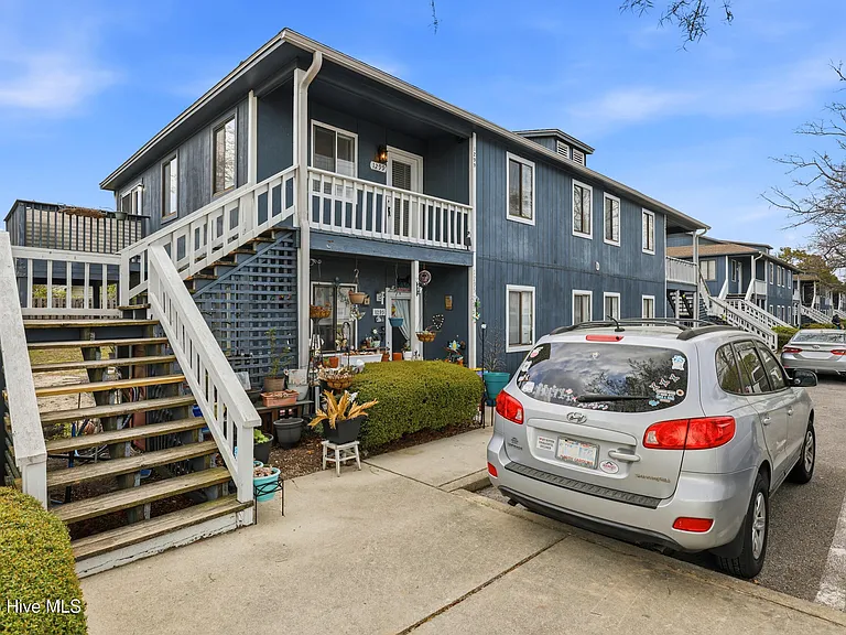 1299 Wellington Ave — Photo 1