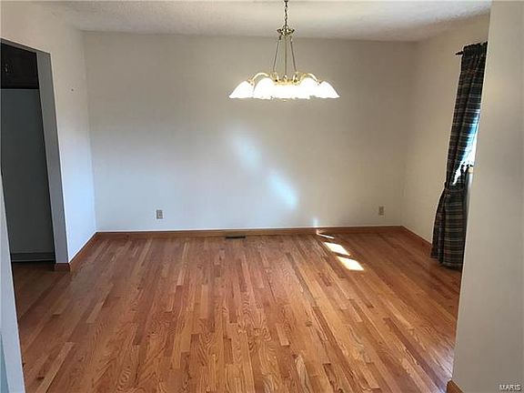 3rd image of 125 Jensen Hills Dr