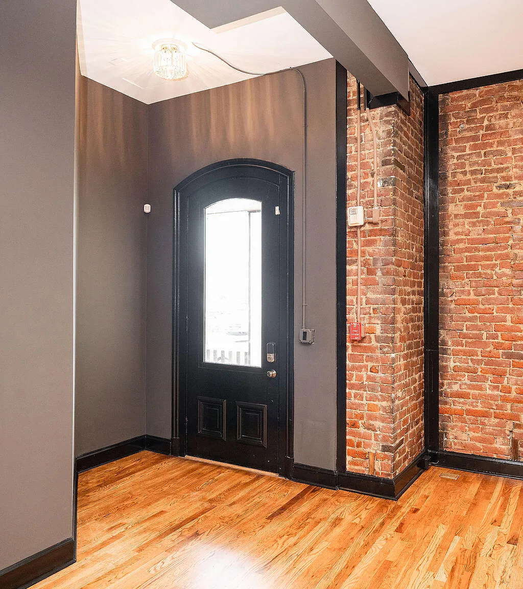 2 bed, 2.5 bath, 2552 sqft, $3,950 — Photo 3