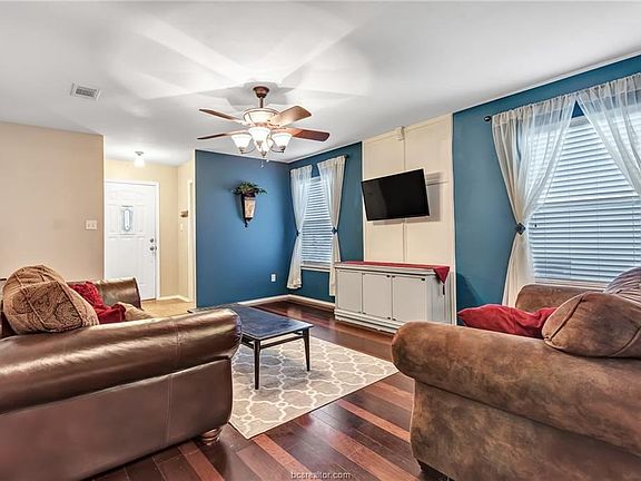3rd image of 15224 Meredith Ln